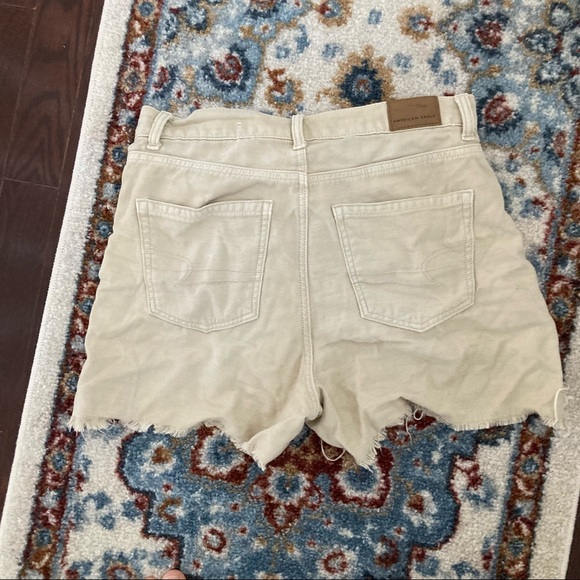 AE jean shorts sz 2 cut off cream colour! - Picture 2 of 4